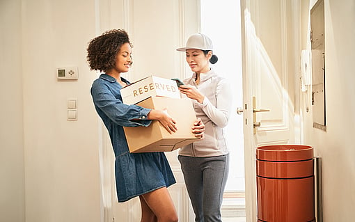 A woman receive an eCommerce delivery.