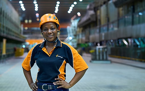 A female Mondi colleague standing in a manufacturing plant.