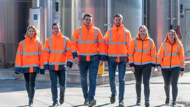 Mondi Zeltweg team walking outdoors