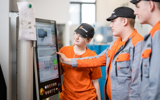 Lehrlinge in der Produktion