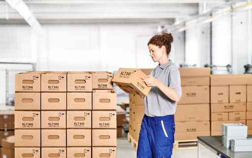 Small load carriers in use image