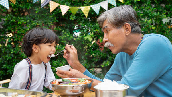 banner image UK food market first as Mondi launches new recyclable paper-based packaging with Veetee