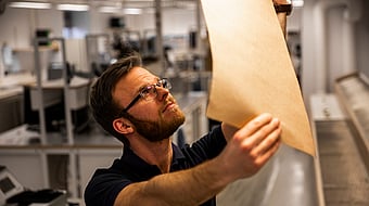 Mondi Dynäs production worker