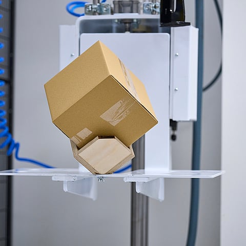 A box is undergoing testing in the Mondi Performance Lab.