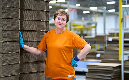 Mitarbeiterin in der Produktion