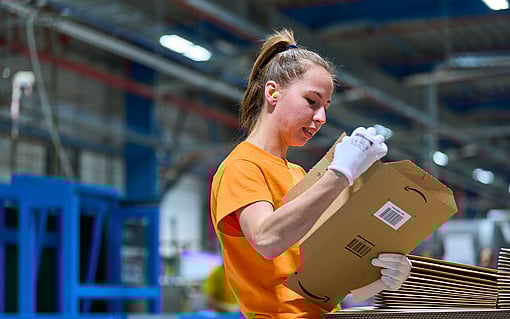 Mitarbeiterin in der produktion