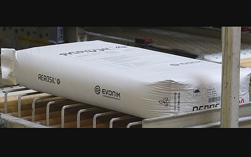 Paper valve bag for chemical powders