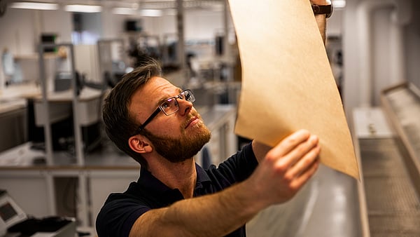 Mondi Dynäs production worker