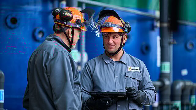 Mondi Swiecie workers talking