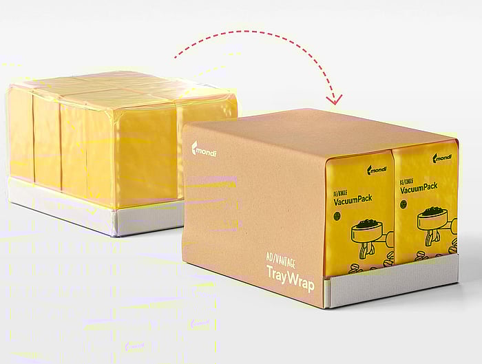 Ein rechteckiges Tablett, das in braunes Papier eingewickelt ist, steht auf einer weißen Oberfläche. Die Verpackung trägt die Aufschrift „TrayWrap“, und das eingewickelte Bündel ist sauber gefaltet, wobei an den Rändern weiße Innenkartons sichtbar sind.