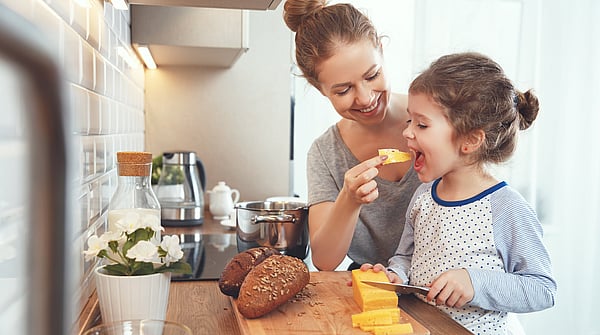 Sustainable cheese packaging, mono-material for fresh food packaging for consumer