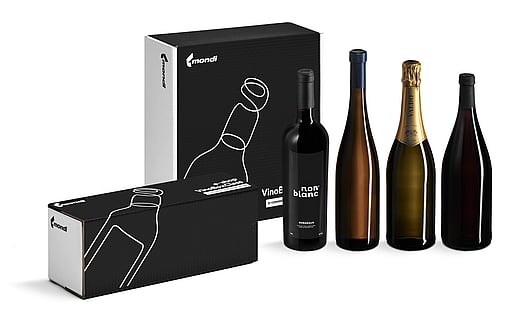 Mondi's corrugated packaging solution for wine with four wine bottles.