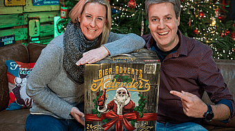 Alexandra and Peter Reimann showing the Kalea Beer Advent Calendar developed together with Mondi.