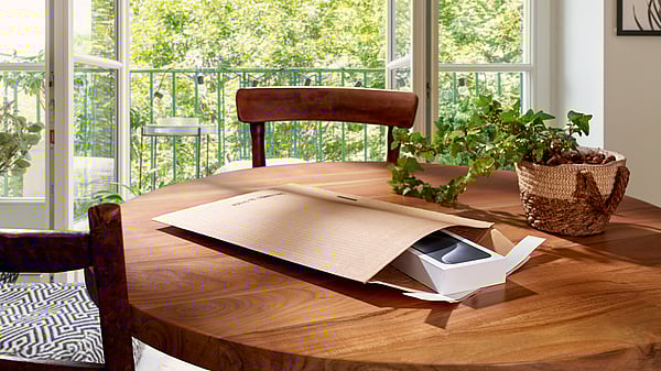 Mondi protective mailer on table