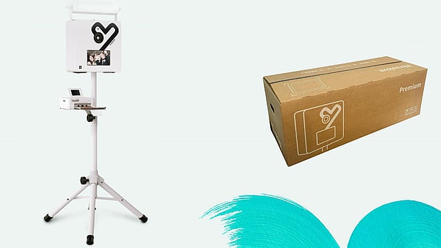 There is a photo booth on the left side of the picture and a Mondi packaging for this booth on the right side.