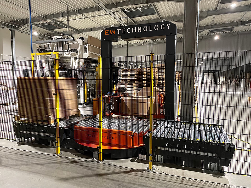 Paper pallet wrap with Advantage StretchWrap